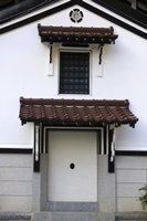 �y�����